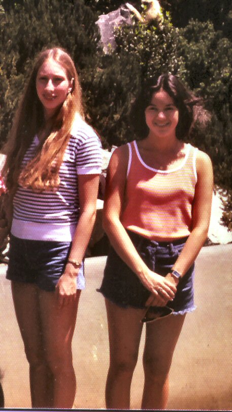 Becky & Martha.jpg (85300 bytes)
