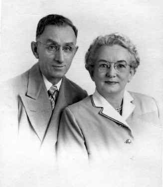 Blanche+Frank_Wedding.jpg (158362 bytes)