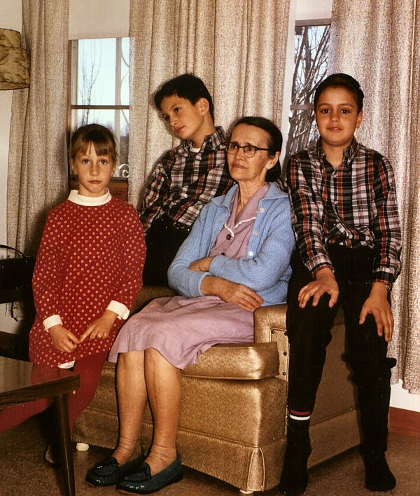 Cora & great grandchildren.jpg (133194 bytes)
