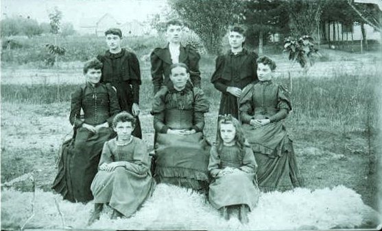 Curran Daughters(f).jpg (56375 bytes)