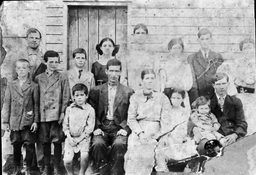Elijah Dixon Mansell Family.jpg (122178 bytes)