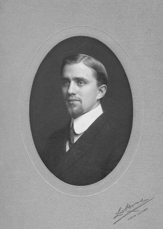 Glenn Gallup Sr (portrait).jpg (83080 bytes)