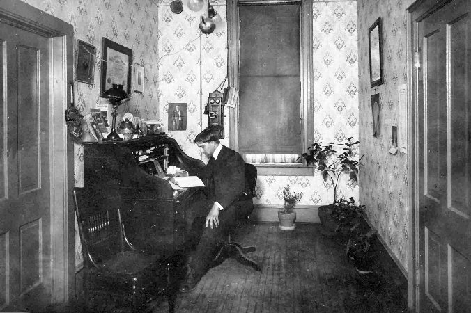 Glenn Gallup Sr office.jpg (84342 bytes)