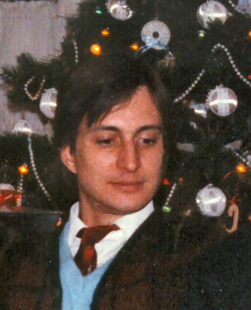 Gregg@Xmas (enhanced).jpg (32912 bytes)
