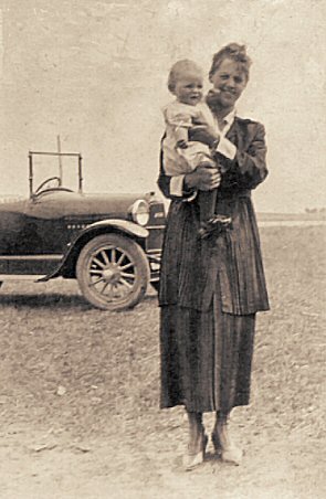 Hattie Holding Baby.jpg (33756 bytes)