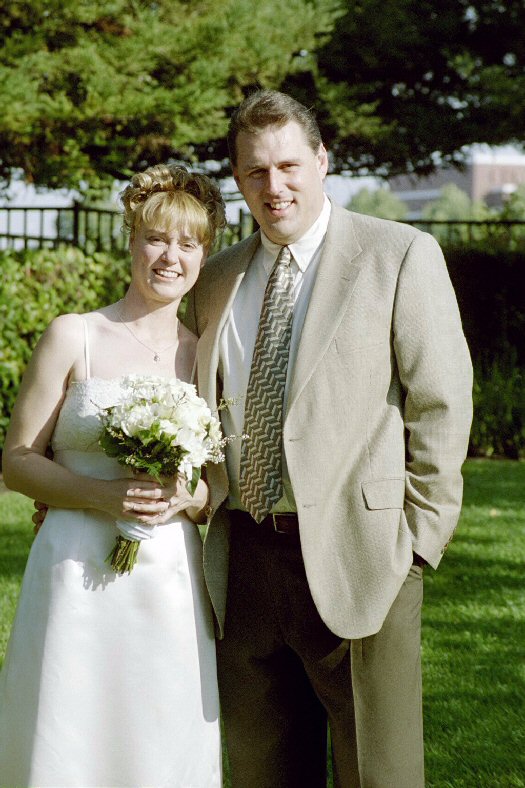 Kathleen Gallup & brother John.jpg (98600 bytes)
