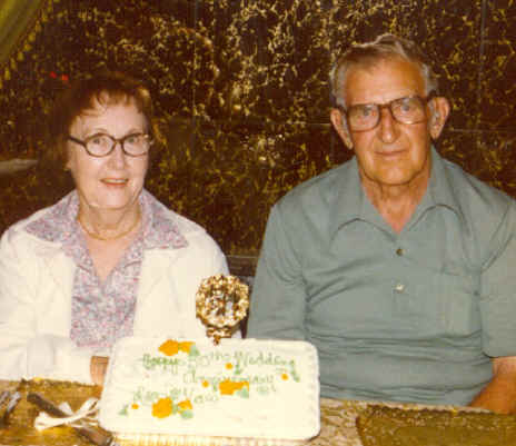 Lee & VaLois (50th in 1979) Fixed.jpg (100865 bytes)