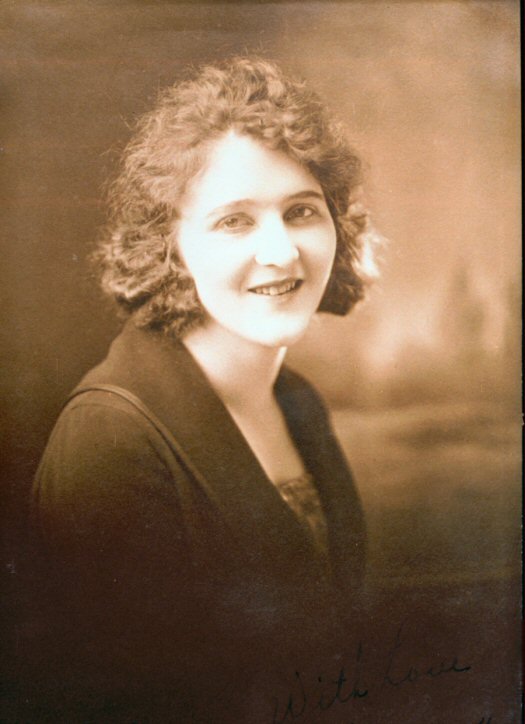 Lena Miles Portrate.jpg (57116 bytes)