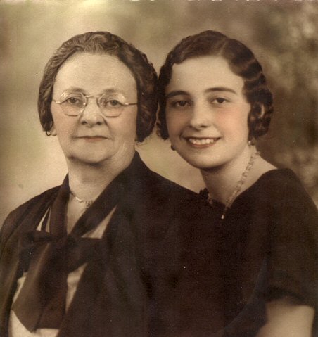 Marjorie and Mother (f).jpg (38459 bytes)