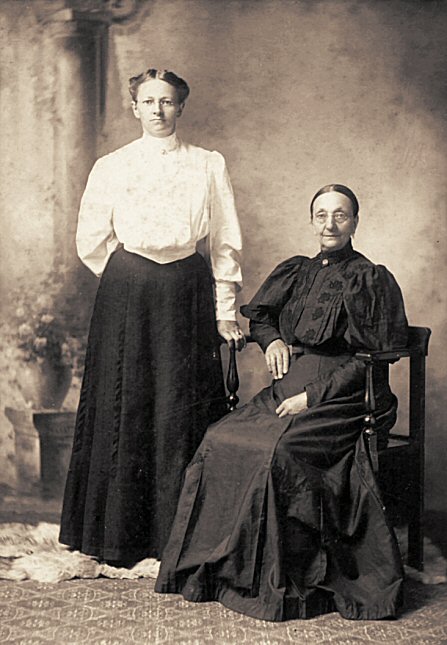 Mother and Grandmother Bymers (f).jpg (65484 bytes)