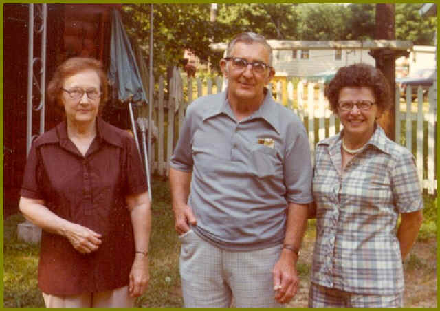 VaLois Lee Carol May 77 (fixed).jpg (106568 bytes)