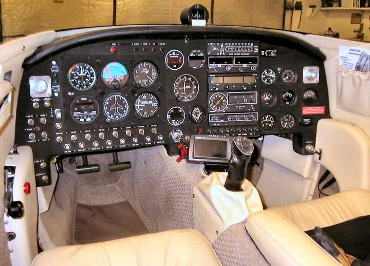 491LC - Inst. Panel.jpg (99322 bytes)